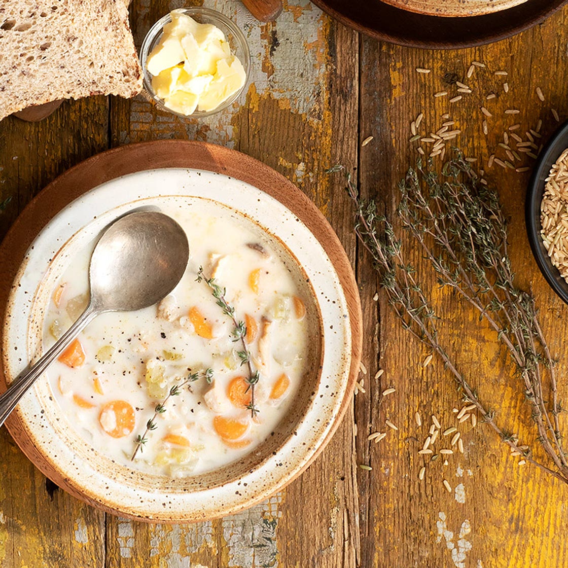 Soupe crémeuse au poulet et riz brun à la mijoteuse