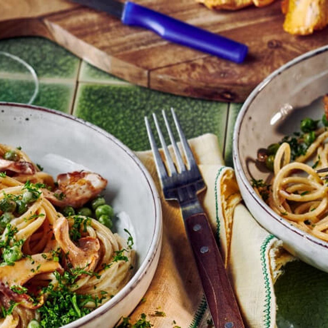 Vegane Pasta mit Pfifferlingen und Erbsen