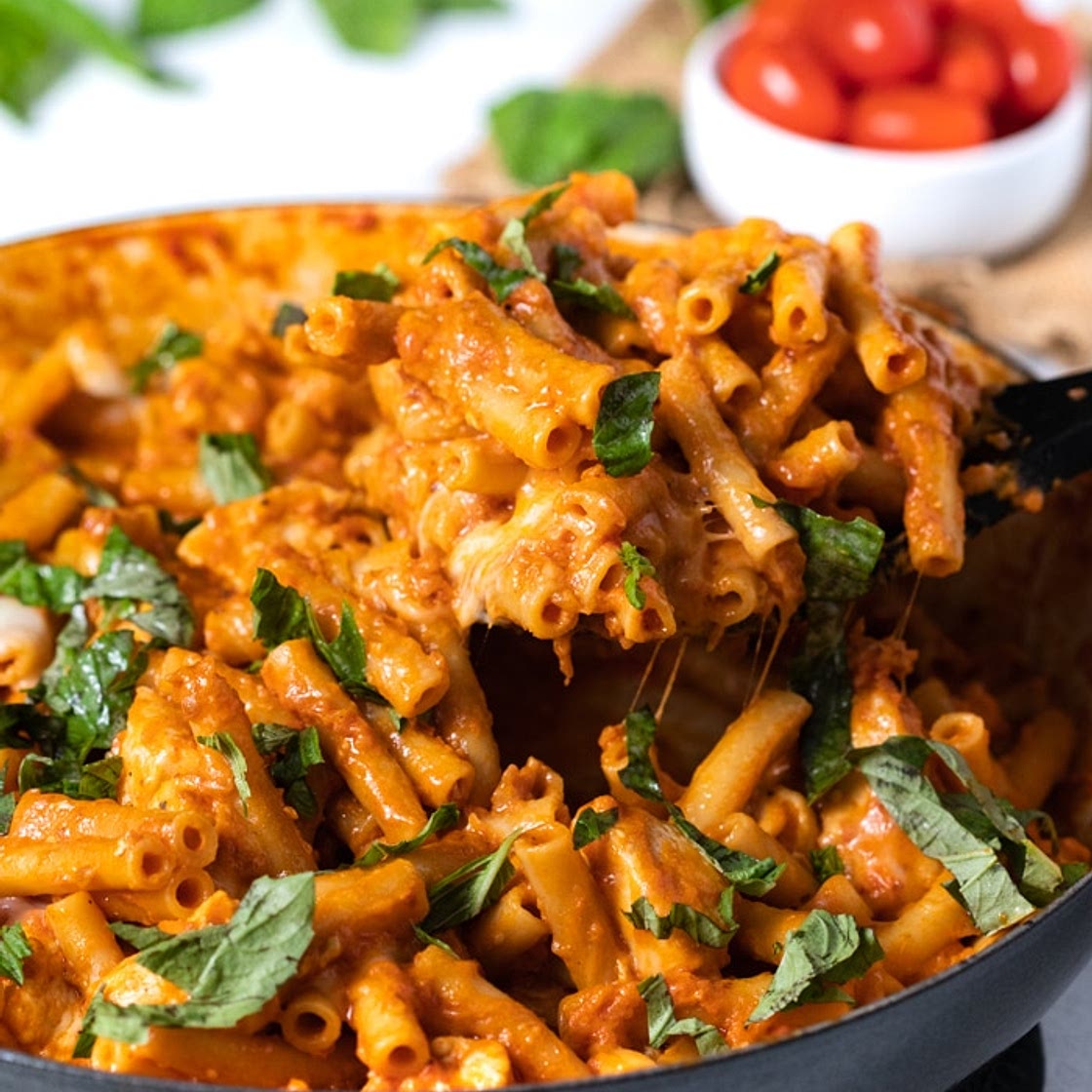 One Pot Chicken Mozzarella Pasta