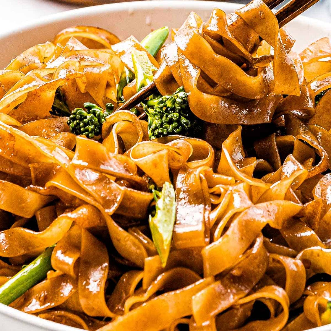 15 Minute Pad See Ew (Thai Stir Fried Noodles)