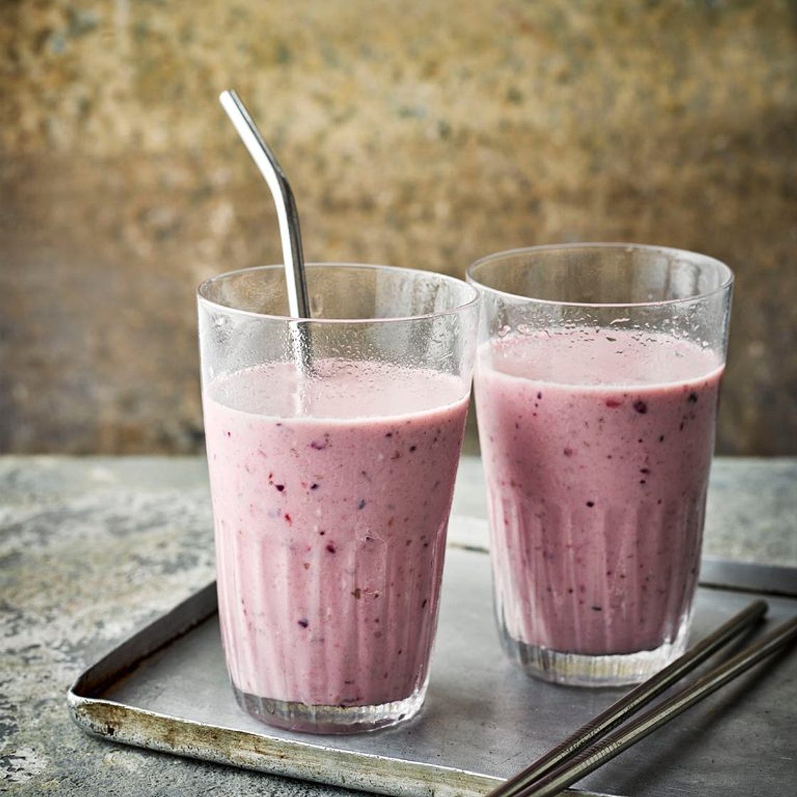Kefir, banana, almond and frozen berry smoothie