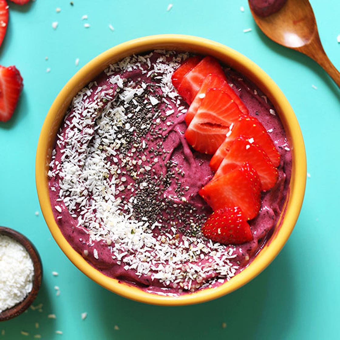 My Go-To Smoothie Bowl (5 minutes!)