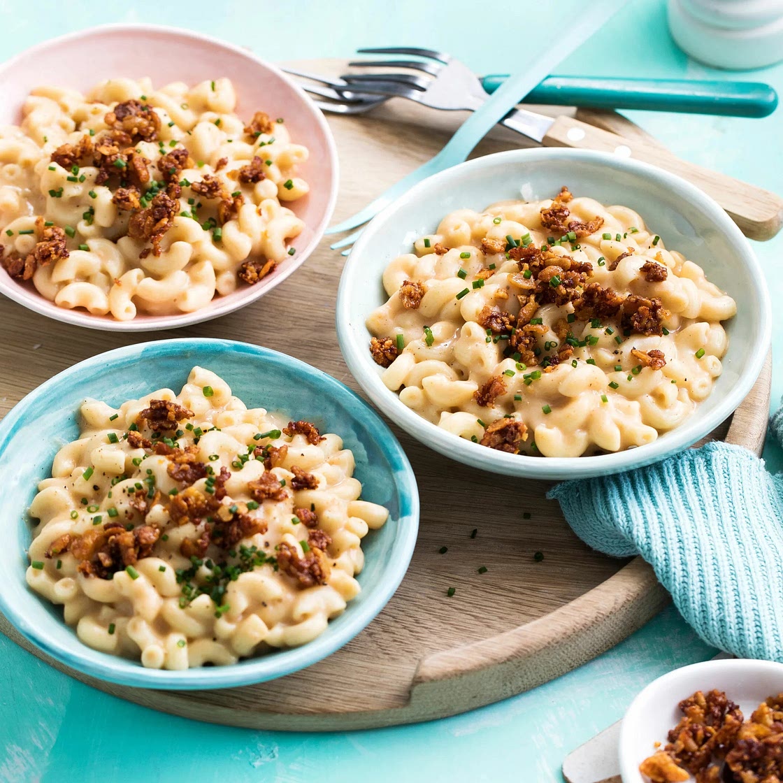 Vegan macaroni and cheese with tempeh bacon bits