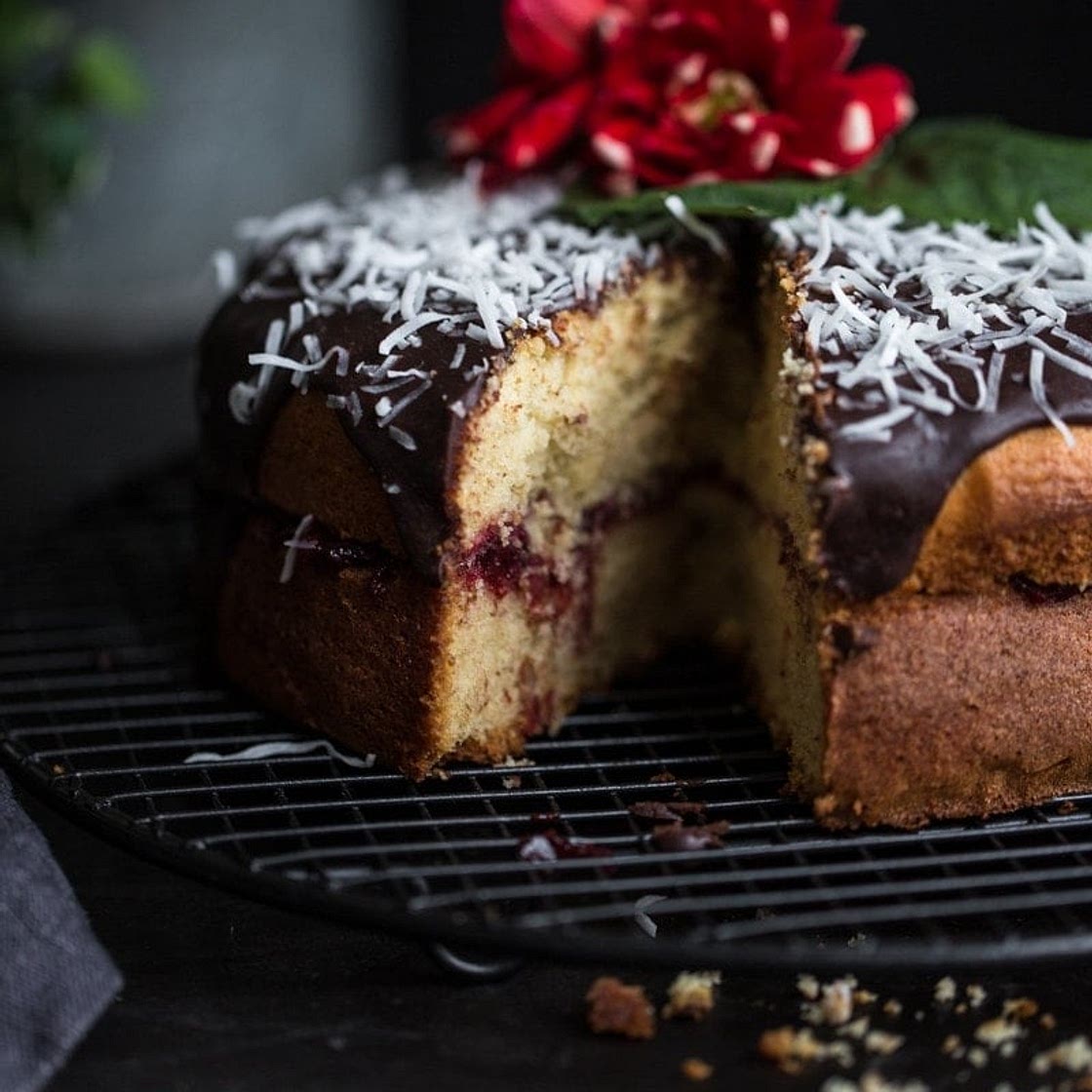 LAMINGTON CAKE
