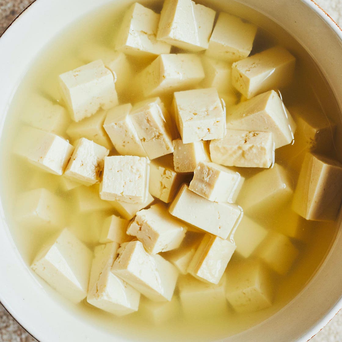 Tofu mariné comme du fromage feta