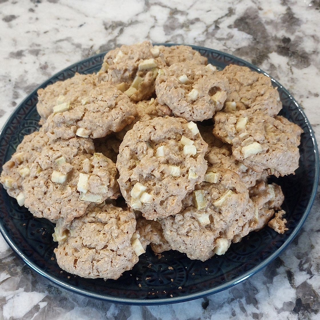 Apple Cinnamon Oatmeal Cookies
