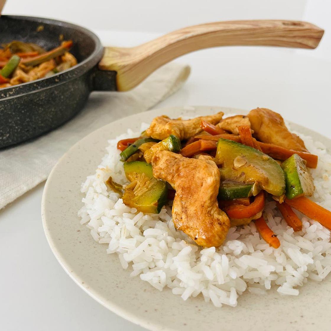 Receta de Goulash de pollo con verduras