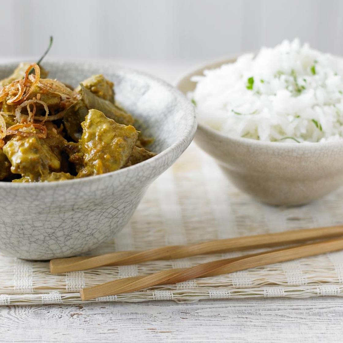 Beef rendang with herby rice