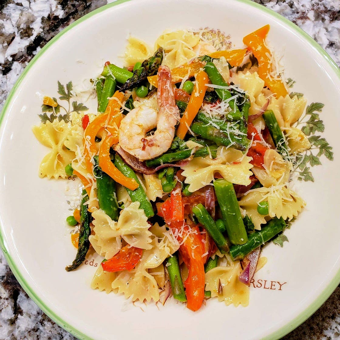 Pasta primavera with shrimp