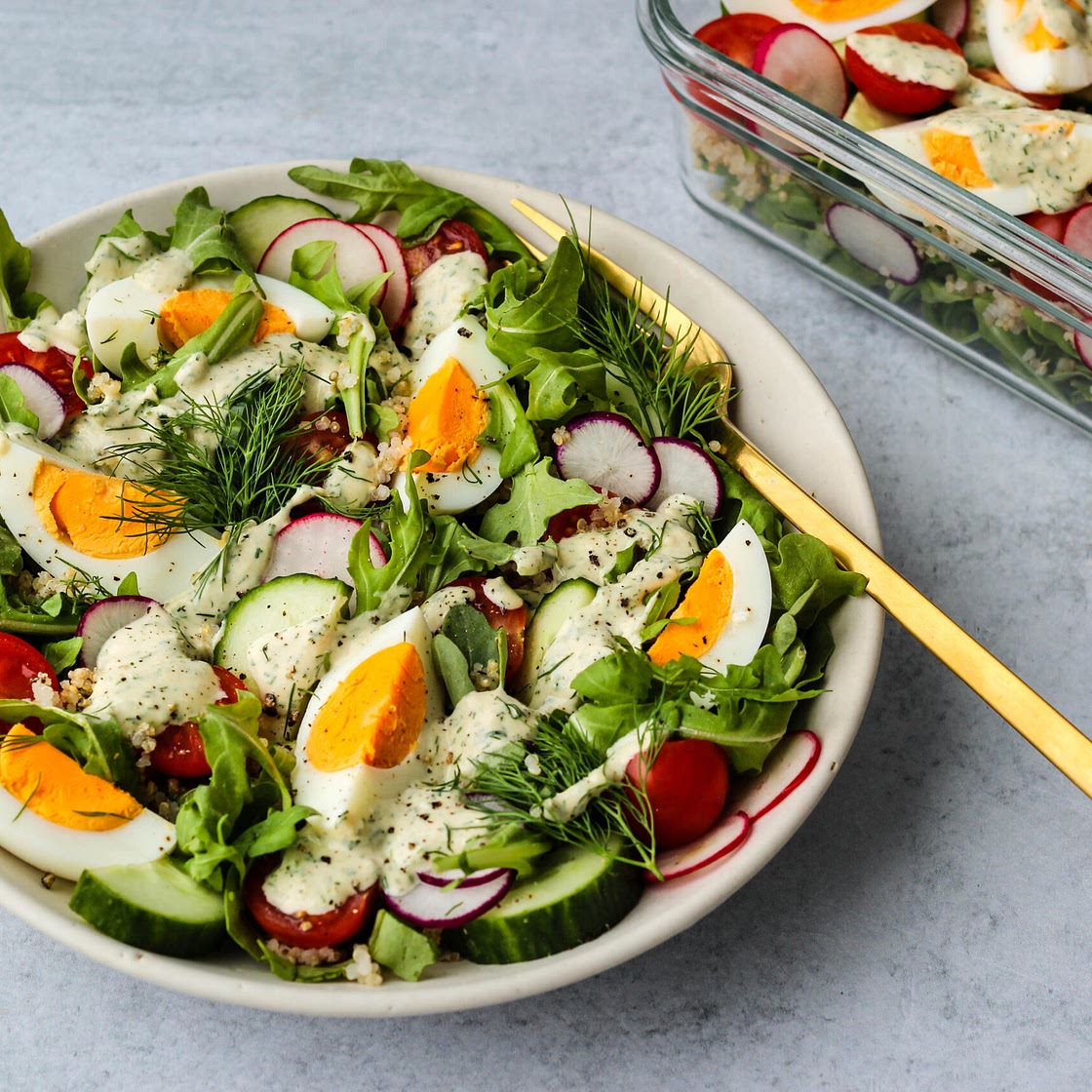 Salade de quinoa et vinaigrette au citron et au tahini