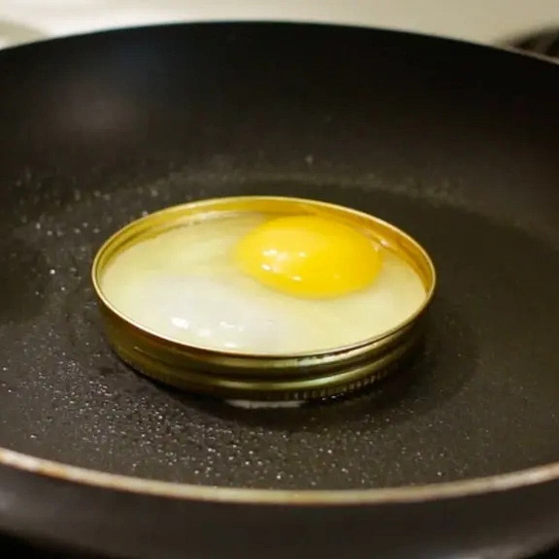 Cook Eggs in a Mason Jar Lid Ring