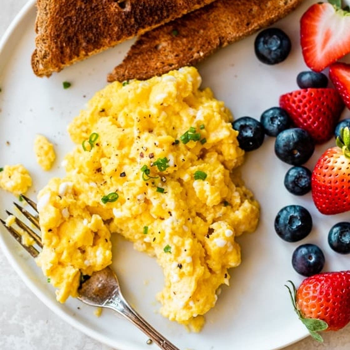 High Protein Scrambled Eggs with Cottage Cheese