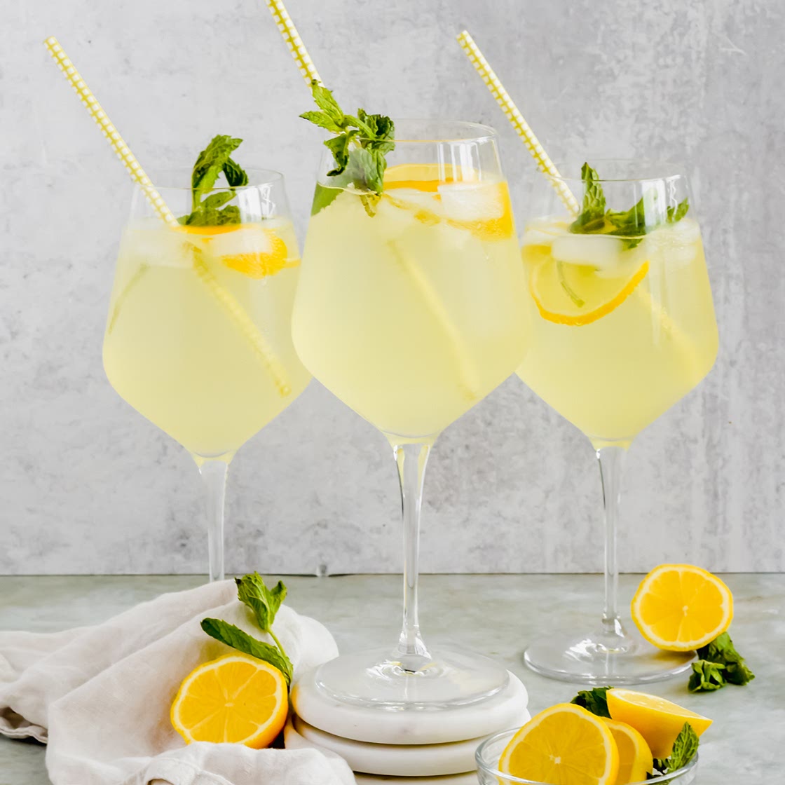 Limoncello Spritz (A Lemon Prosecco Cocktail)