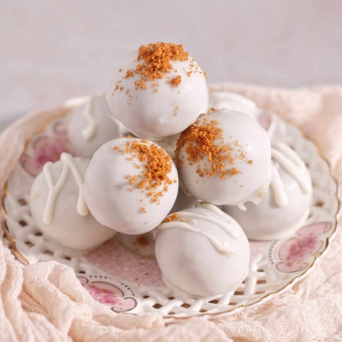 Easy No Bake Lotus Biscoff truffles