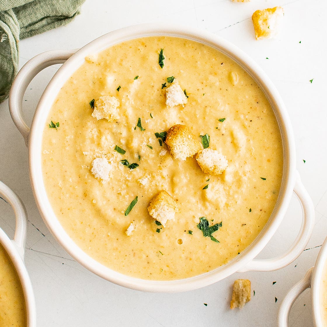 Roasted Garlic Cauliflower Soup