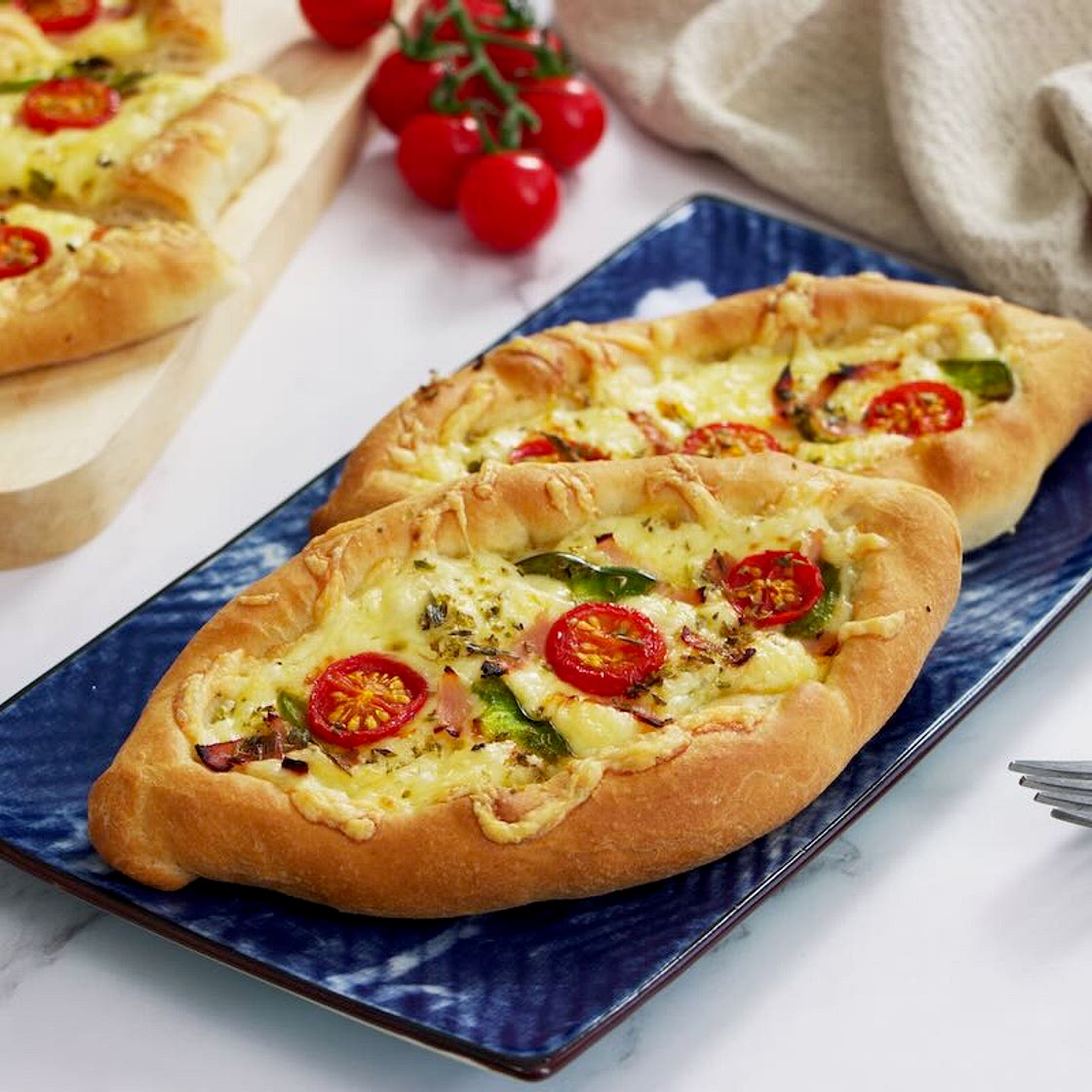 Greek Pizza Boat (Peinirli)