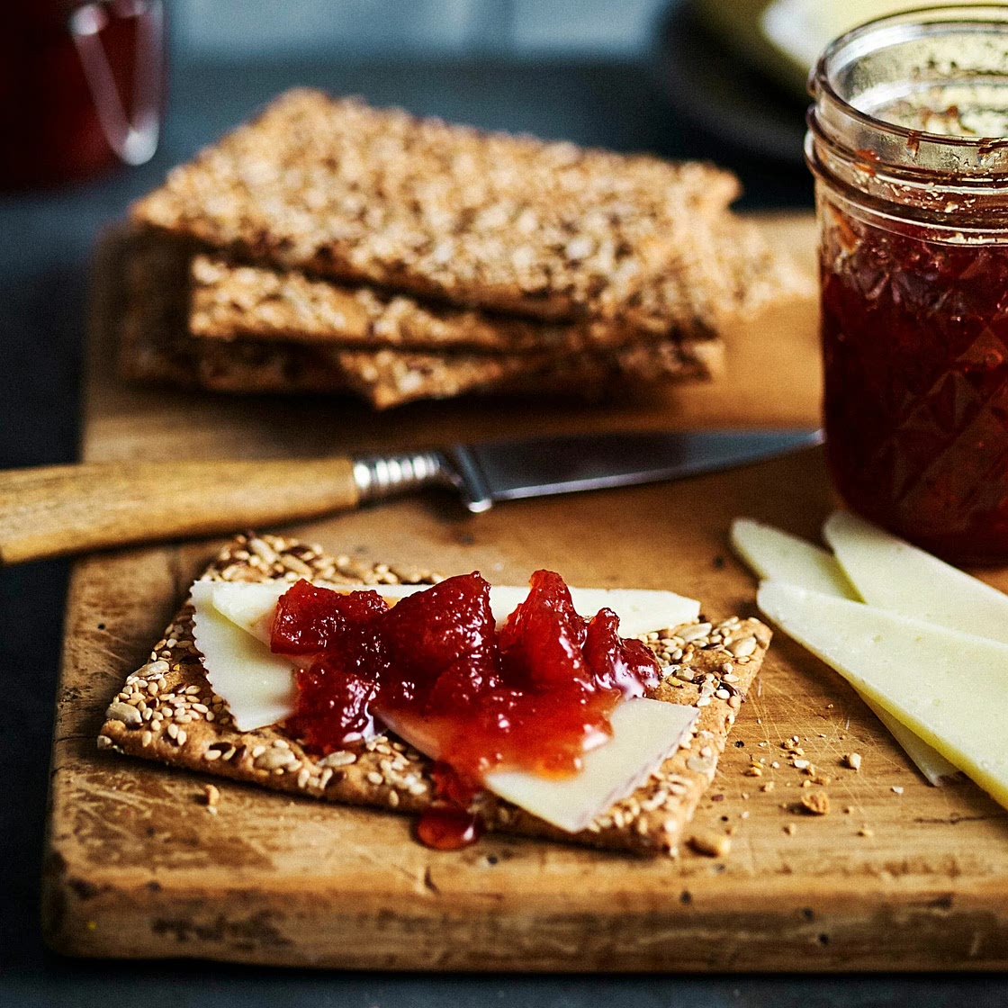 Chunky quince, rosè and vanilla preserve