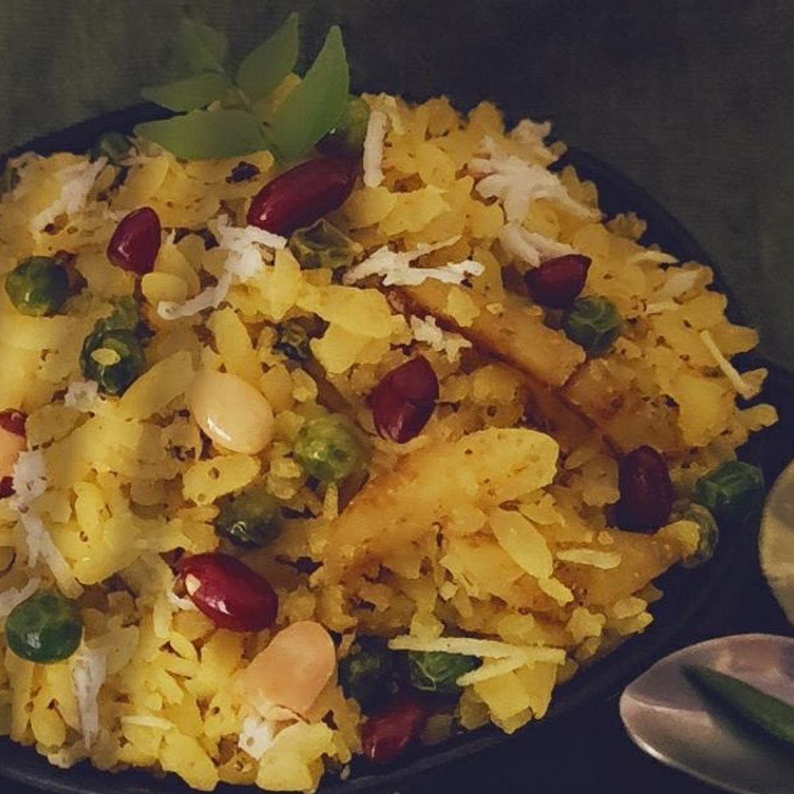 पौष्टिक पोहा (poushtik poha recipe in Hindi)