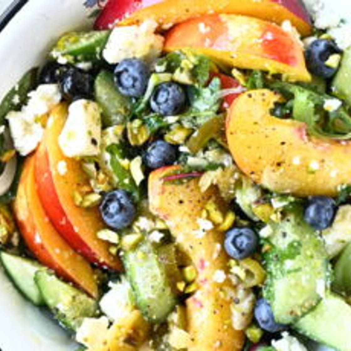 Salade de concombre aux nectarines et feta