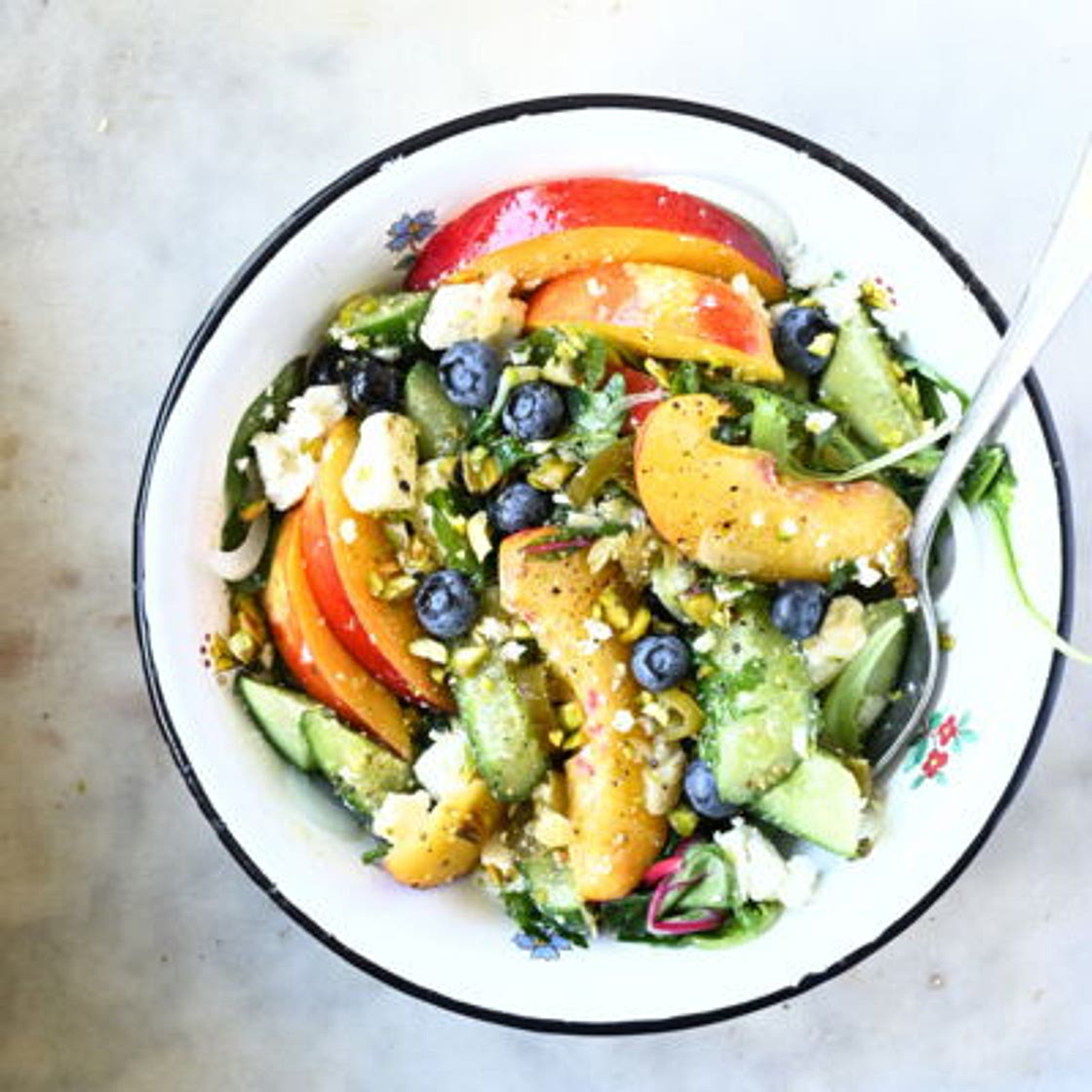 Salade de concombre aux nectarines et feta