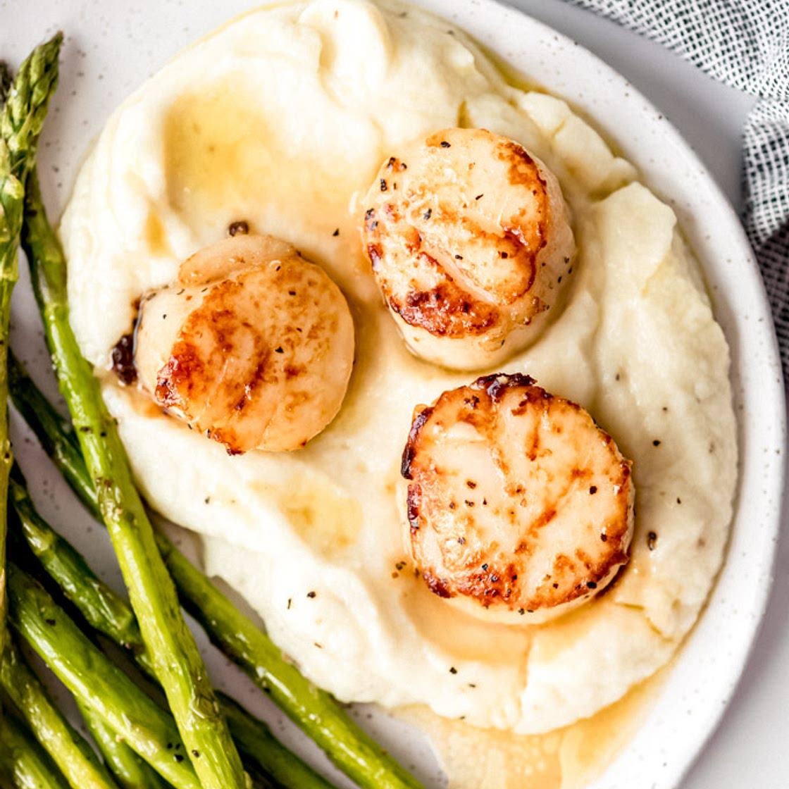 Garlic Butter Seared Scallops (Low-carb, Keto)