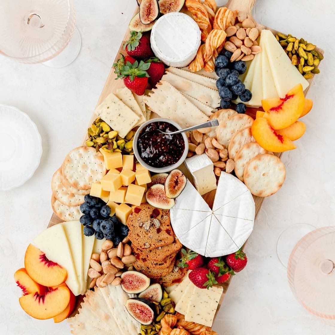 How to Make a Perfect Summer Cheeseboard