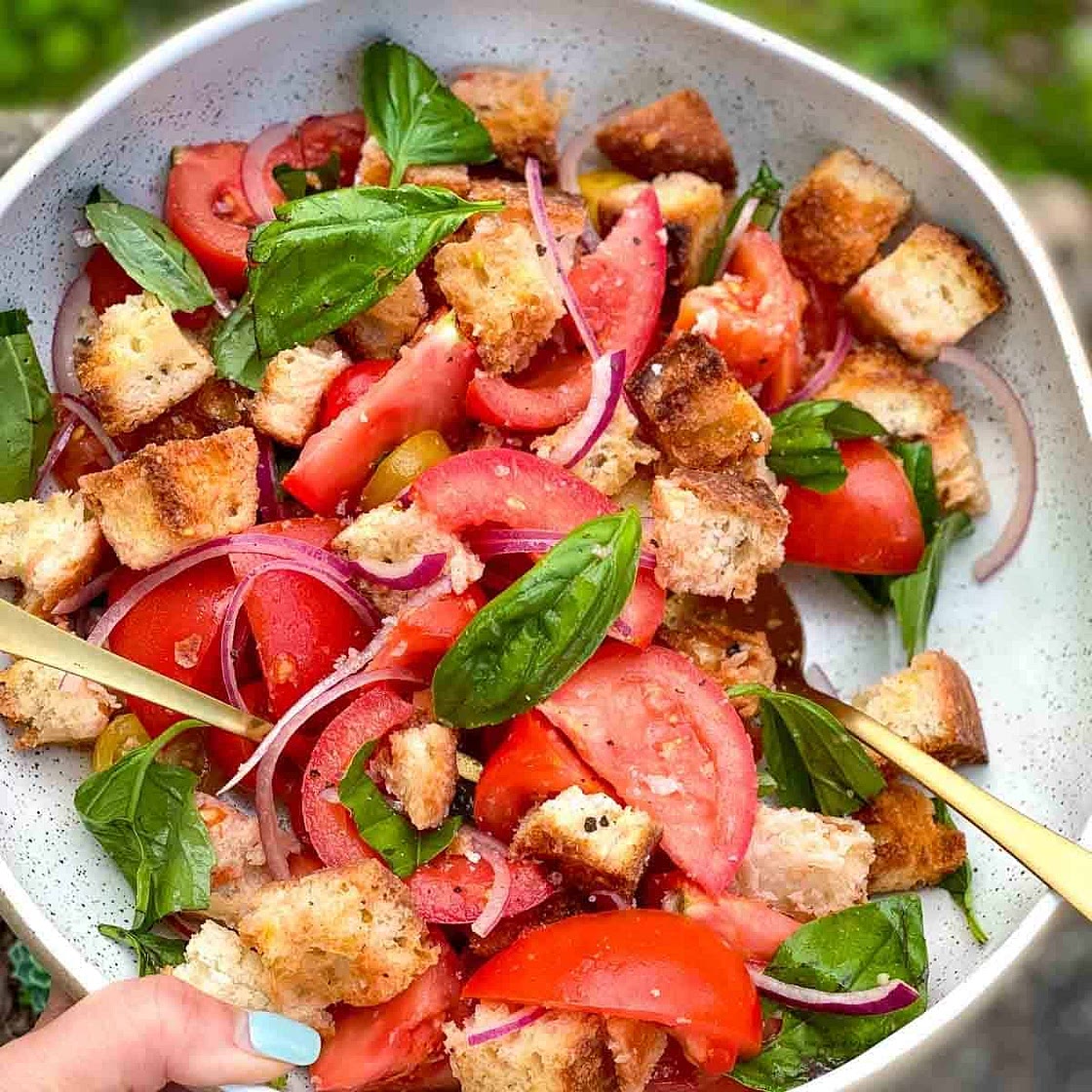 Panzanella (Tomato and Bread Salad Recipe)
