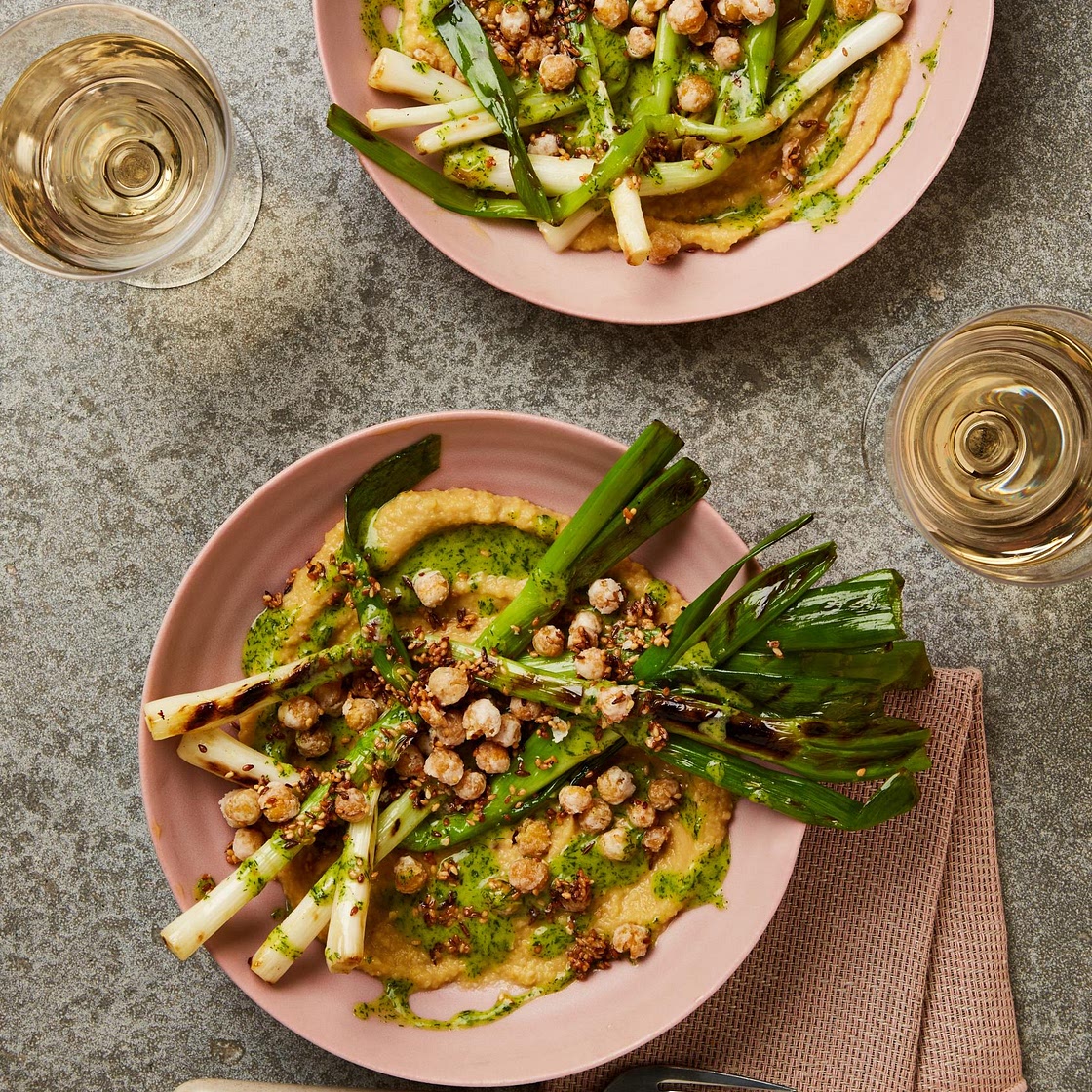 Grilled spring onions and chickpea mash