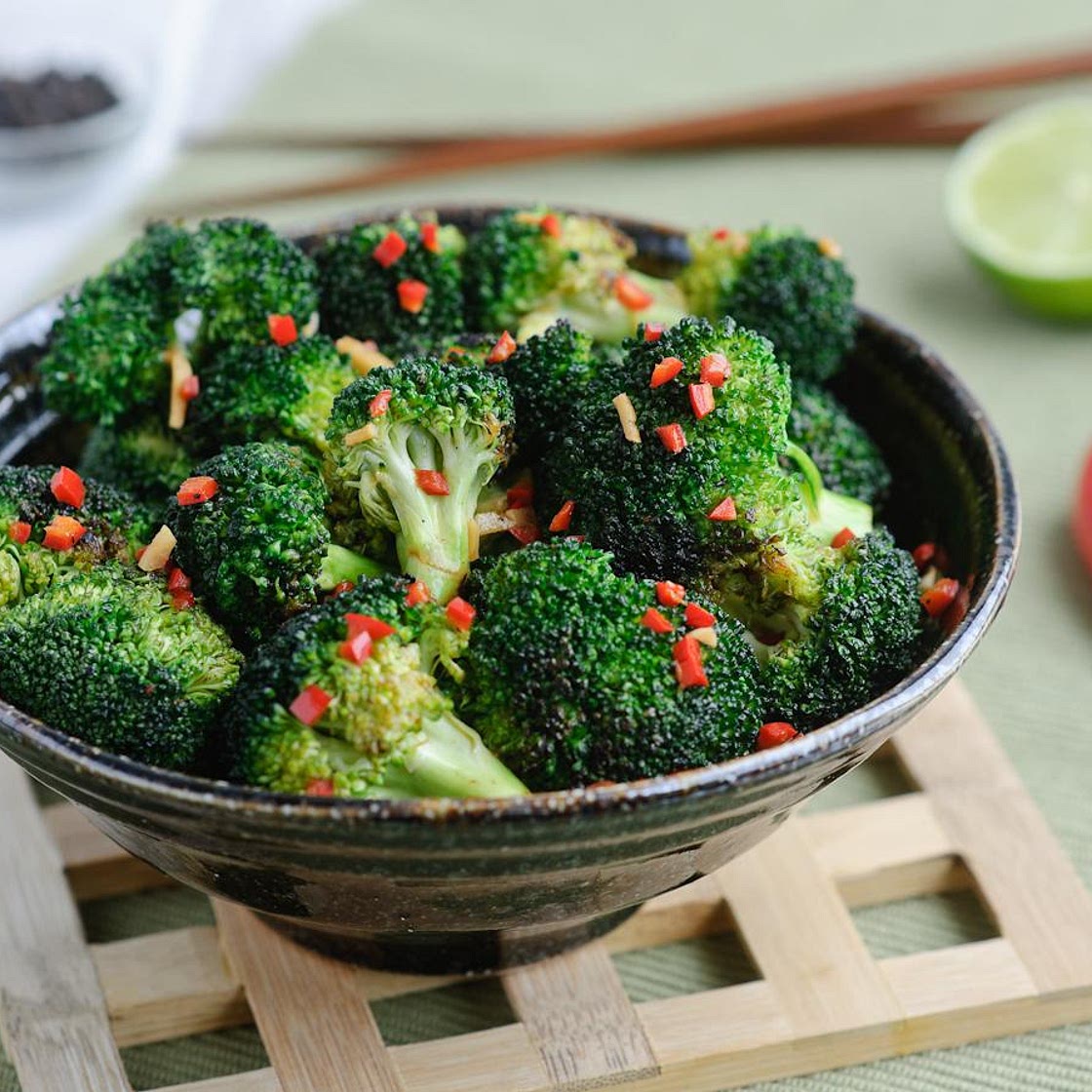 Garlic, chilli and broccoli stir-fry