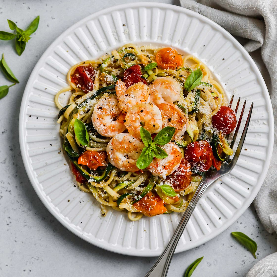 Pasta With Veggies, Zoodles, Spinach & Garlic Prawns