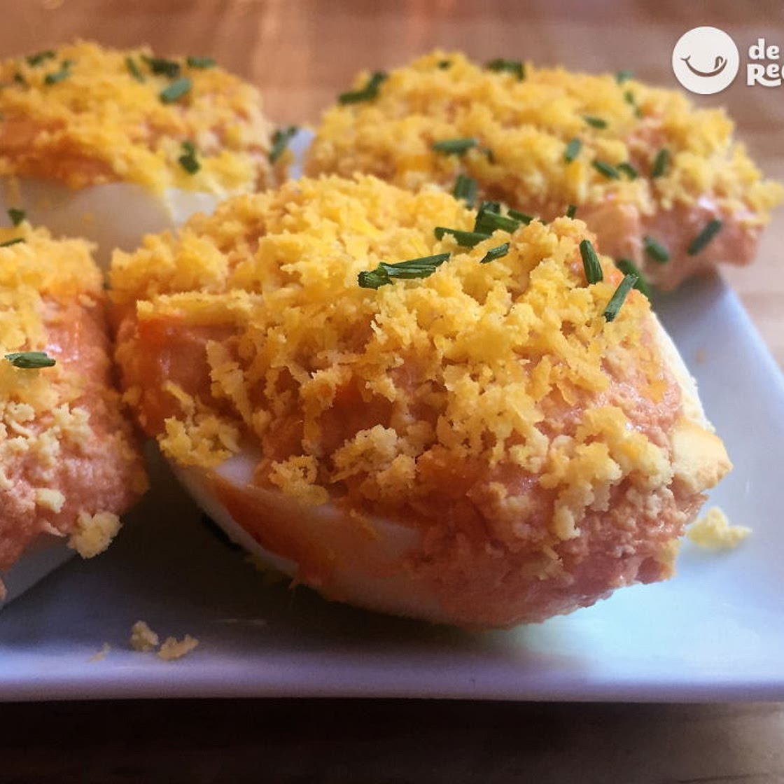 Huevos rellenos de atún