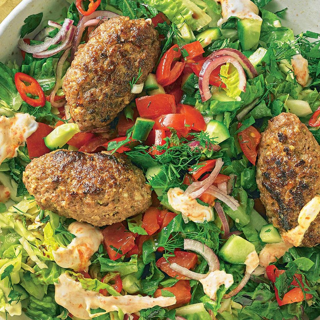 Türkischer Salat mit Köfte