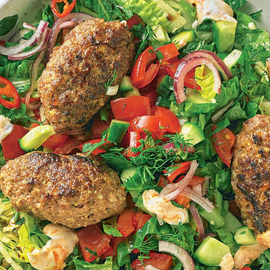 Türkischer Salat mit Köfte
