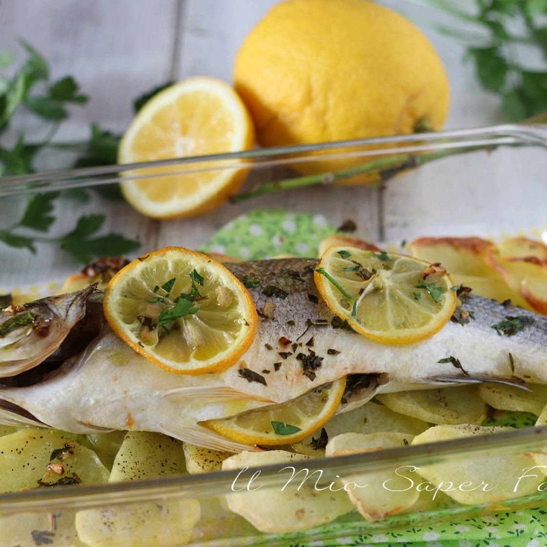 SPIGOLA al FORNO con PATATE e LIMONE ricetta facile