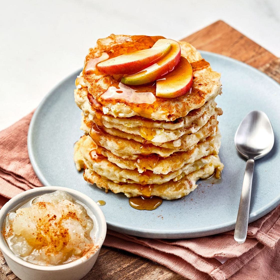Fluffige Apfel Pancakes mit Körnigem Frischkäse