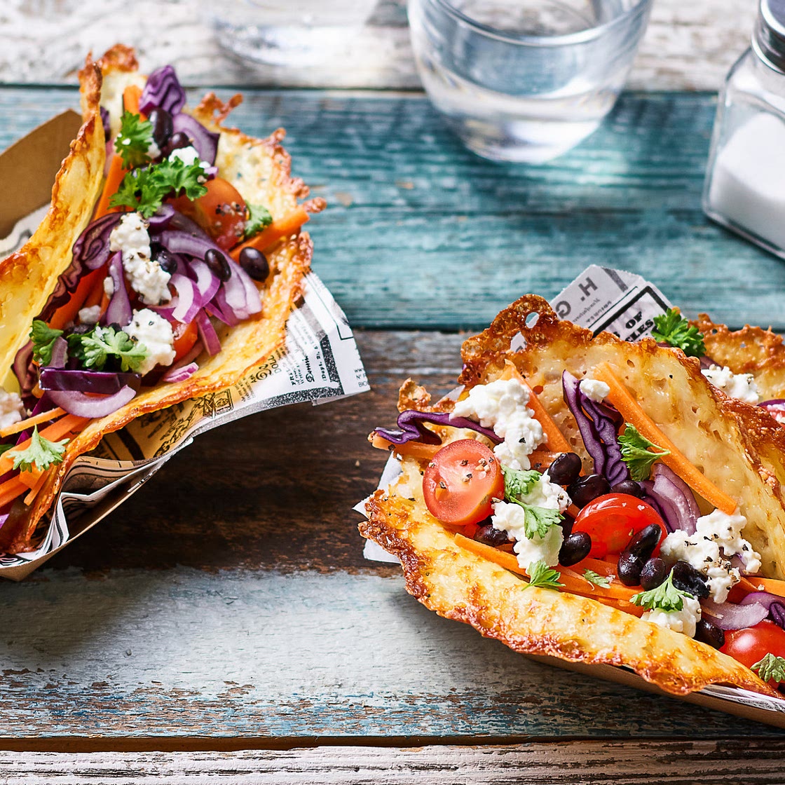 Cheesy Taco Shells mit Veggie-Füllung