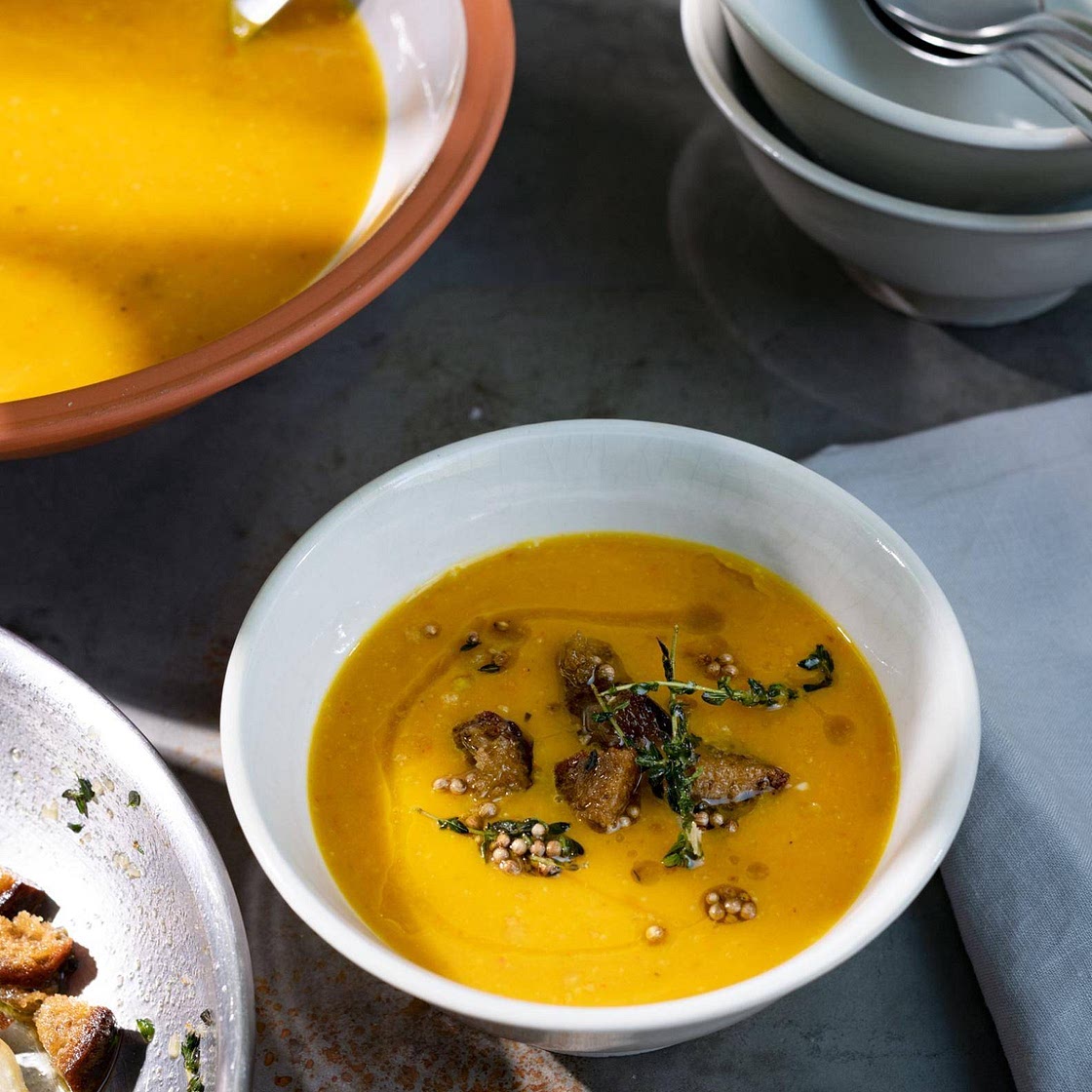 Geröstete Kürbissuppe mit Thymian und Croutons