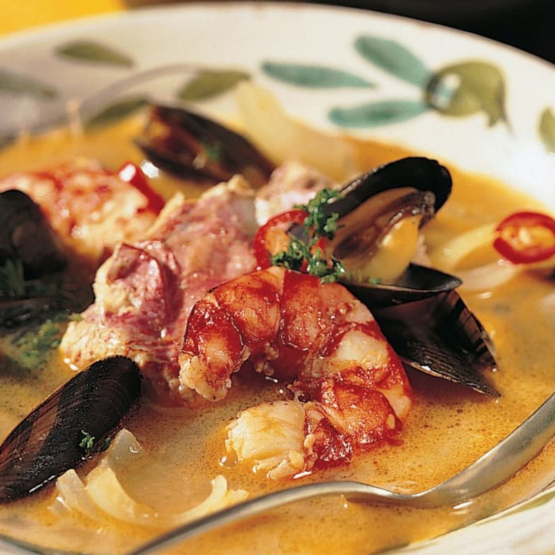 Fisch-Meerfrüchte-Eintopf (Caldeira de pescados y mariscos)