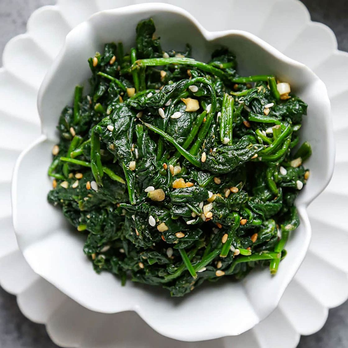 Korean Spinach Side Dish (Sigeumchi Namul)