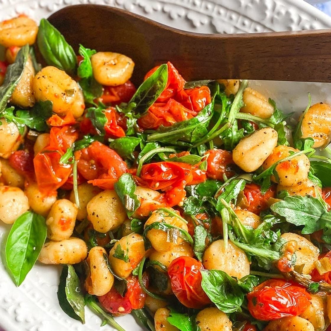Low FODMAP Roasted Gnocchi With Tomatoes, Basil & Arugula
