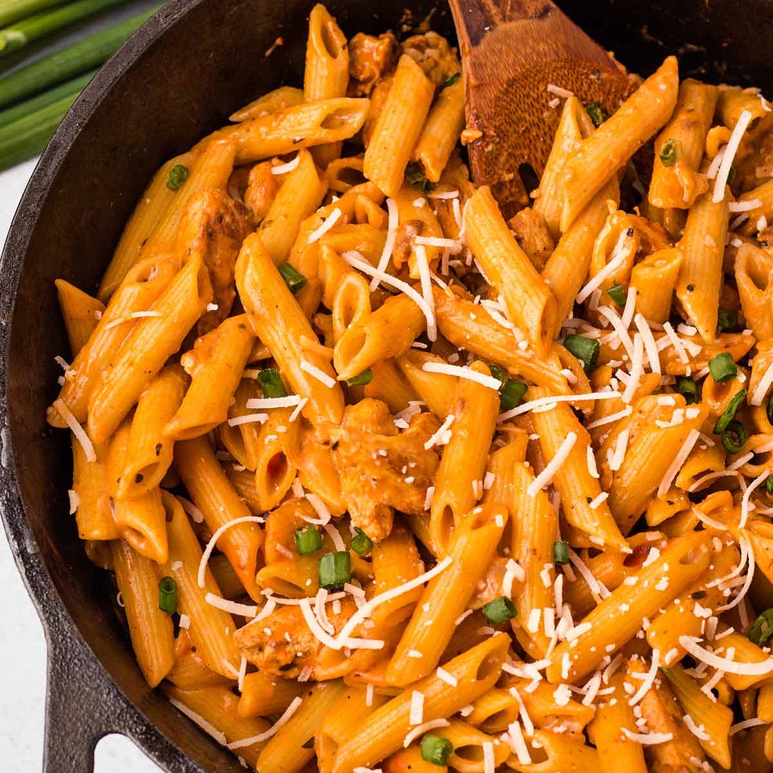 One-Pot Vegan Creamy Cajun Pasta