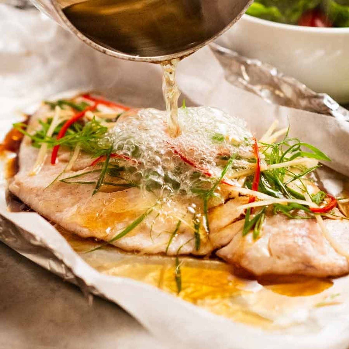 Sizzling ginger steamed fish