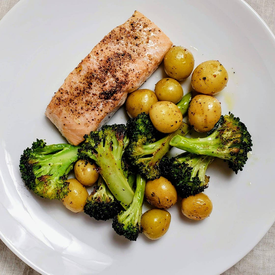 Salmon with Broccoli and Potatoes