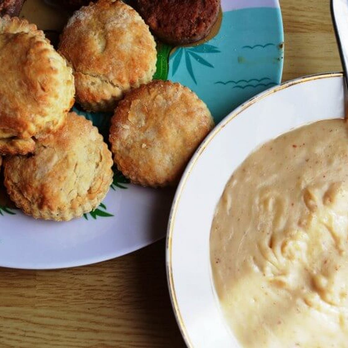 Copycat Cracker Barrel Sausage Gravy And Biscuits