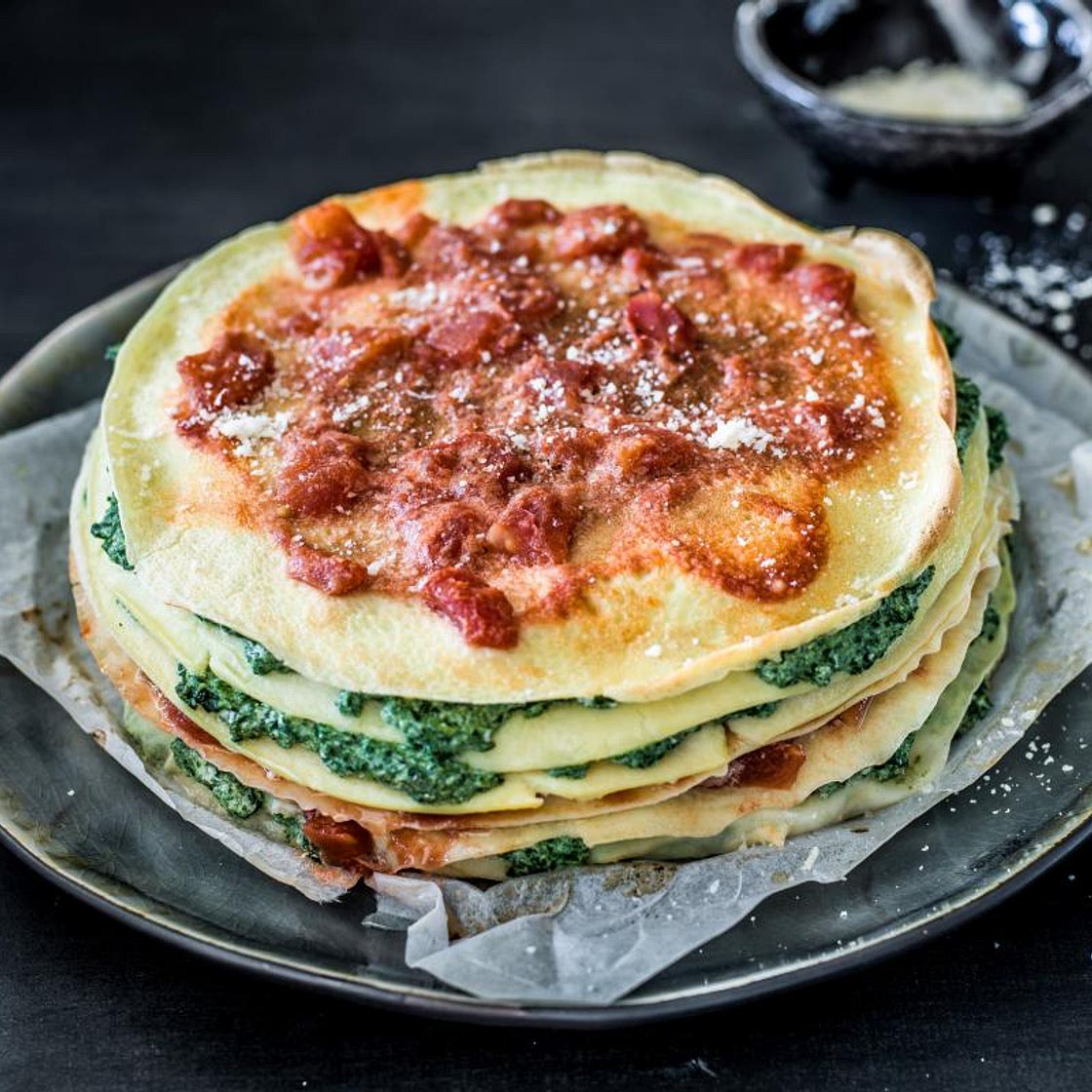 Omeletten-Torte mit Ricotta und Spinat