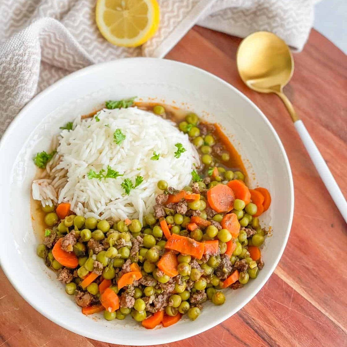 Hearty Pea and Carrot Stew (Bazella w Roz)