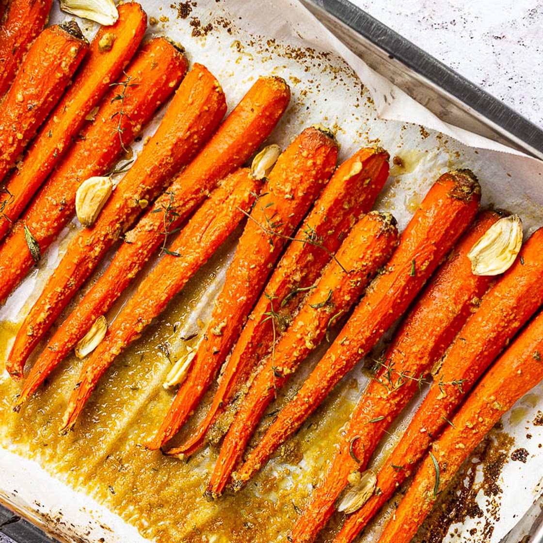 Tahini maple - glazed carrots (vegan)