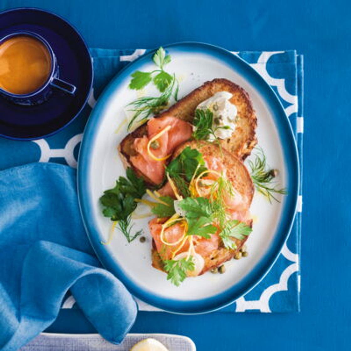 Toast de pain perdu au saumon fumé