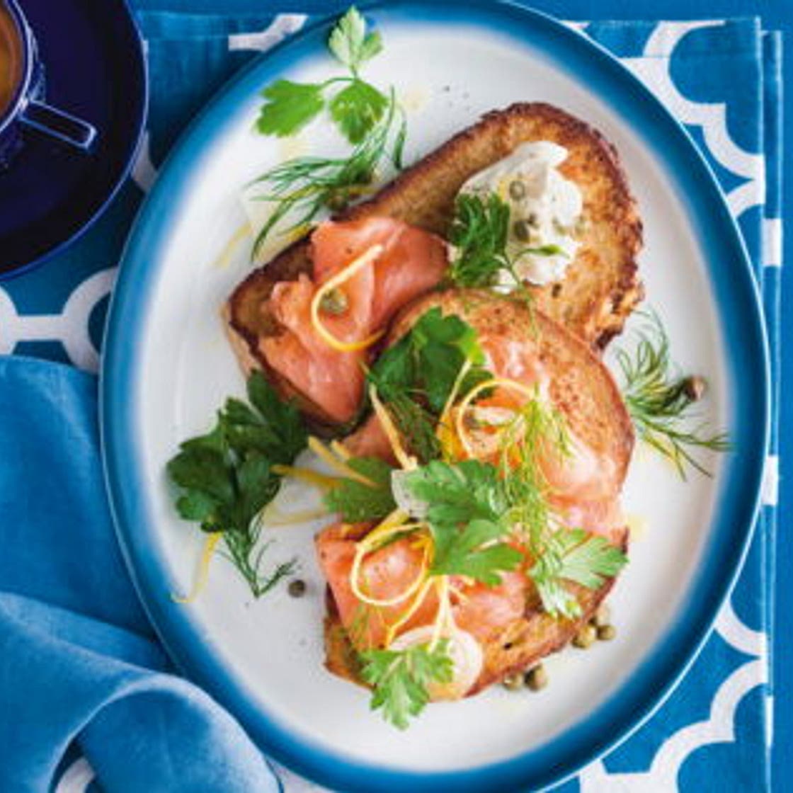 Toast de pain perdu au saumon fumé