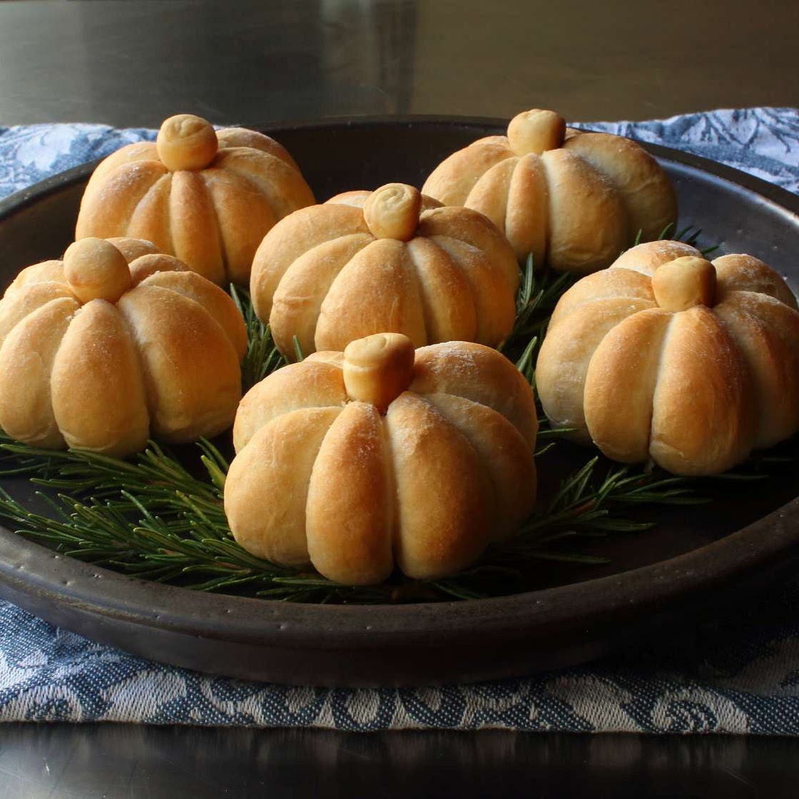 Pumpkin-Shaped Dinner Rolls